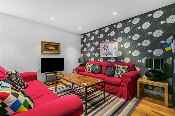 1 Bedroom Flat To Rent In Bermondsey Square, London, SE1