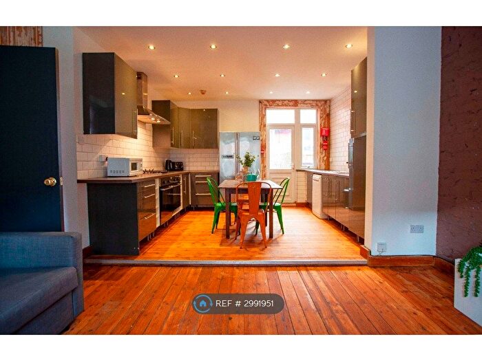 9 Bedroom Terraced House To Rent In Cawdor Road, Manchester, M14