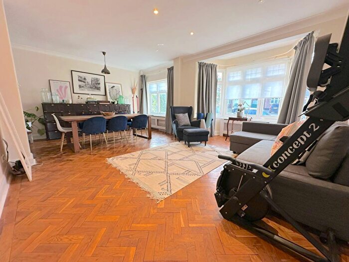 4 Bedroom Detached House To Rent In Ringwood Avenue, London, N2