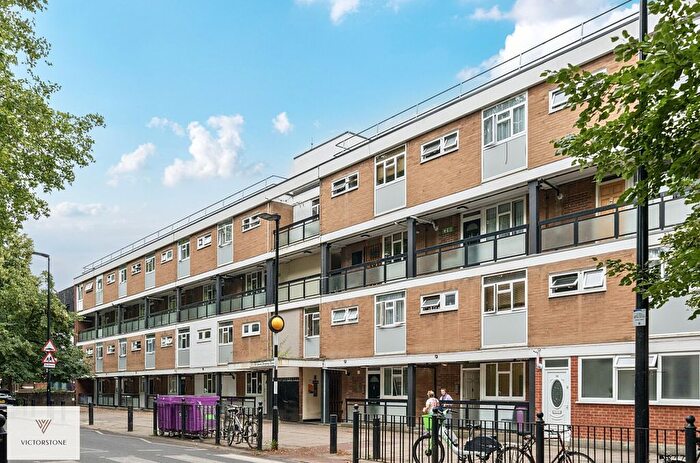 4 Bedroom Maisonette For Sale In Stepney Green, London, E1