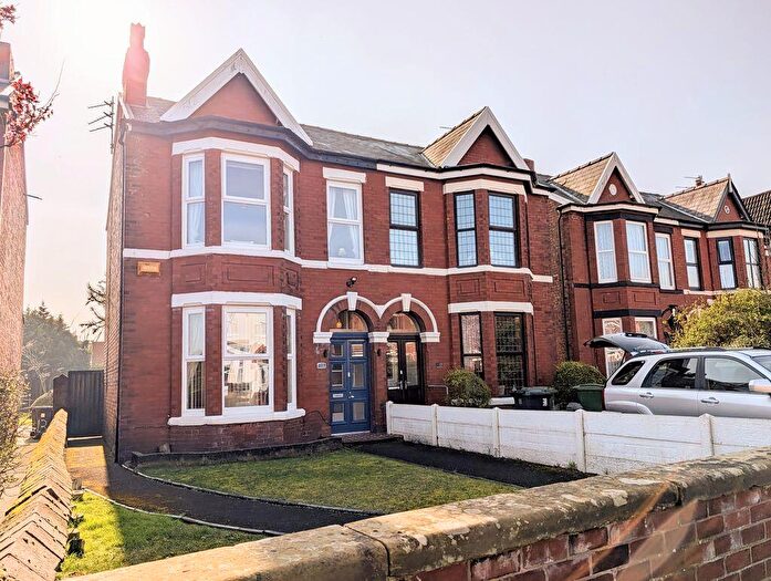 2 Bedroom Semi-Detached House To Rent In Golf Open - Richmond Road, Birkdale - Sleeps, PR8