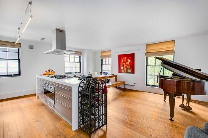 2 Bedroom Flat To Rent In Parsons Green, London, SW6