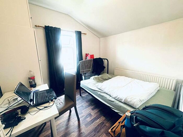 5 Bedroom Flat To Rent In Embleton Road, London, SE13