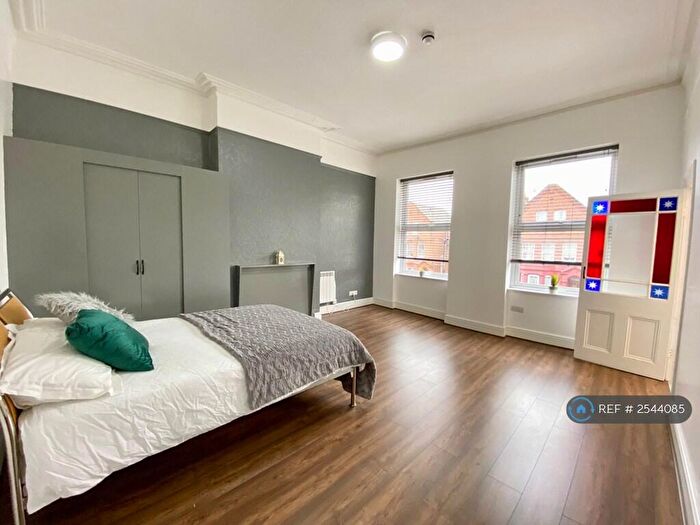 Studio To Rent In Ferme Park Road, London, N4