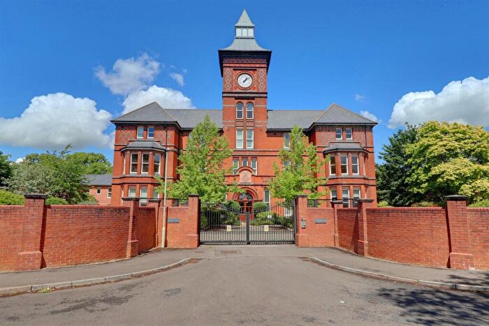 2 Bedroom Apartment For Sale In Huckley Field, Abbeymead, Gloucester, GL4