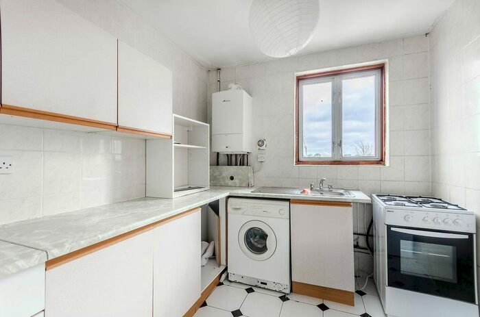 1 Bedroom Flat To Rent In Lordship Lane, East Dulwich, London, SE22