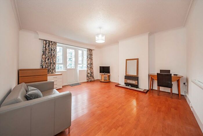 3 Bedroom Flat For Sale In White City Estate, Shepherds Bush, W12