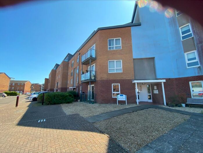 2 Bedroom Flat To Rent In Pentre Doc Y Gogledd, Llanelli, SA15