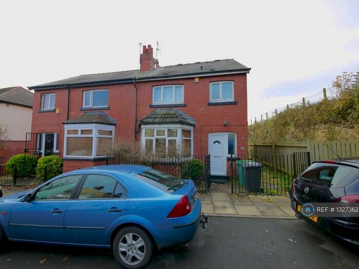 4 Bedroom Semi-Detached House To Rent In Hartley Avenue, Leeds, LS6