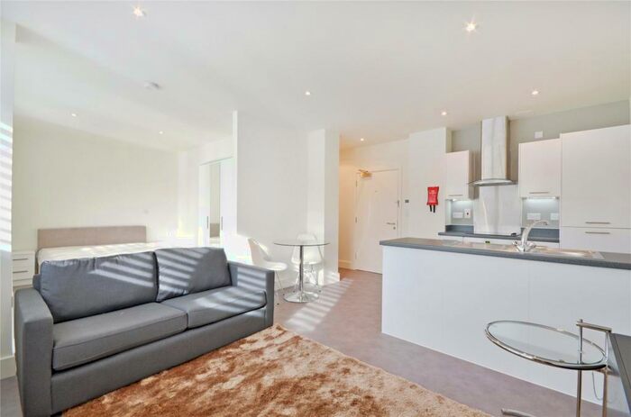 Studio To Rent In Blackburn Road, West Hampstead, NW6