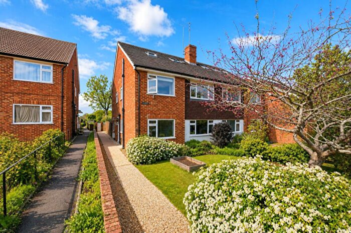 3 Bedroom Maisonette To Rent In Riverford Close, Harpenden, Herts, AL5