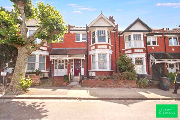 3 Bedroom House For Sale In Netherfield Road, London, N12