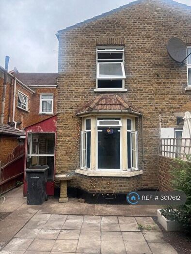 4 Bedroom Terraced House To Rent In Honley Road, London, SE6