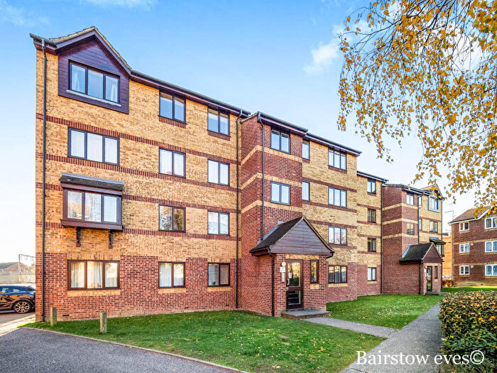 1 Bedroom Flat To Rent In Greenslade Road Barking, IG11