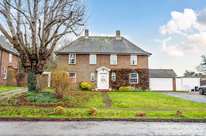 3 Bedroom Detached House For Sale In West Road, Barton Stacey, Winchester, Hampshire, SO21