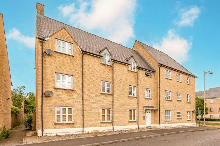 2 Bedroom Flat For Sale In Heyford House, Trefoil Way, Carterton, Oxfordshire, OX18