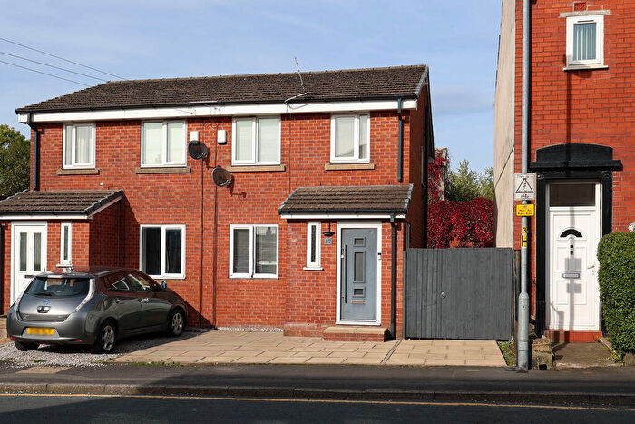 3 Bedroom Semi-Detached House For Sale In Hillcrest Road, Rochdale, OL11