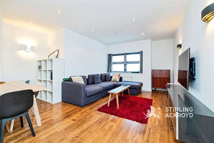 3 Bedroom Flat To Rent In Wadeson Street, Cambridge Heath, London, E2