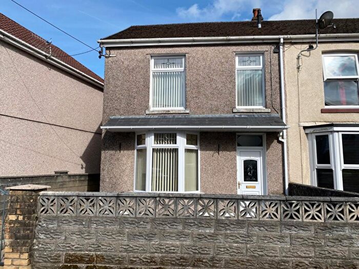 3 Bedroom End Of Terrace House For Sale In Whitting Street, Glynneath, Neath, Neath Port Talbot., SA11