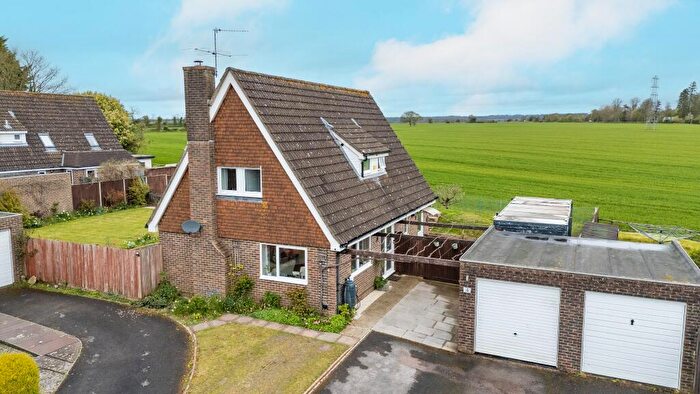 3 Bedroom Detached House For Sale In Mercia Avenue, Charlton, SP10