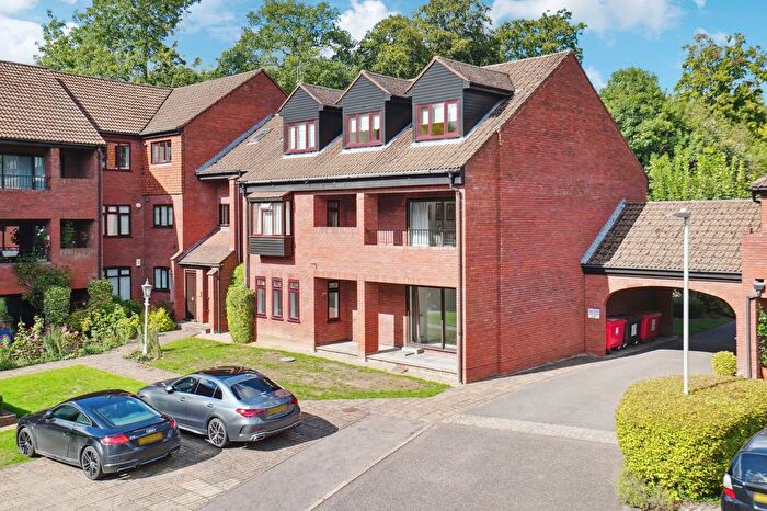 2 Bedroom Flat For Sale In Snells Wood Court, Little Chalfont, HP7