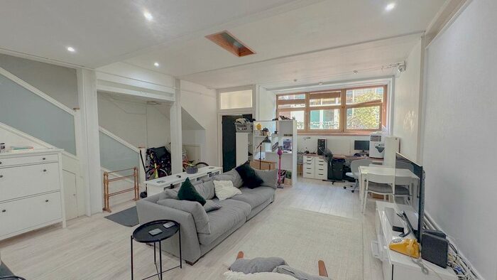 2 Bedroom Maisonette To Rent In Dunster Way, Hackbridge, Surrey, SM6