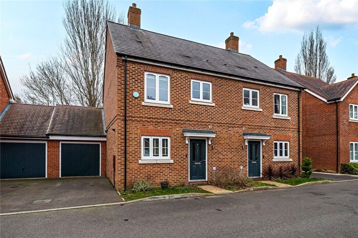 3 Bedroom Semi Detached House For Sale In Great Stones Way, Ash, Guildford, Surrey, GU12