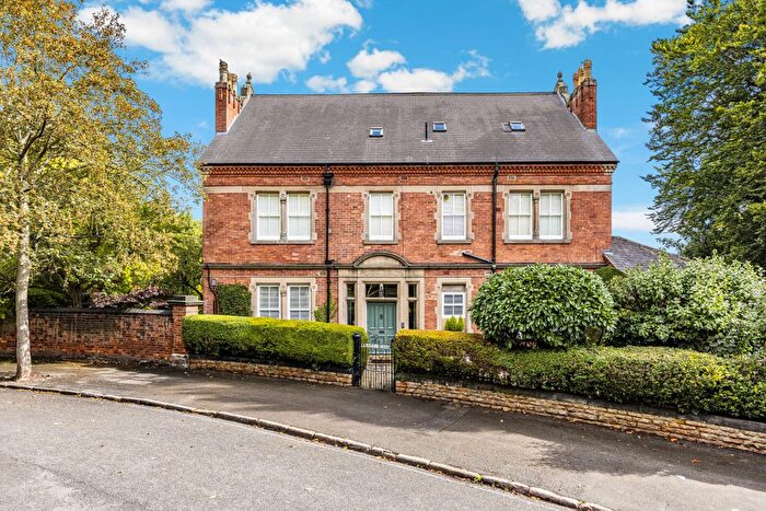 3 Bedroom Flat For Sale In Lincoln Circus, Nottingham, NG7