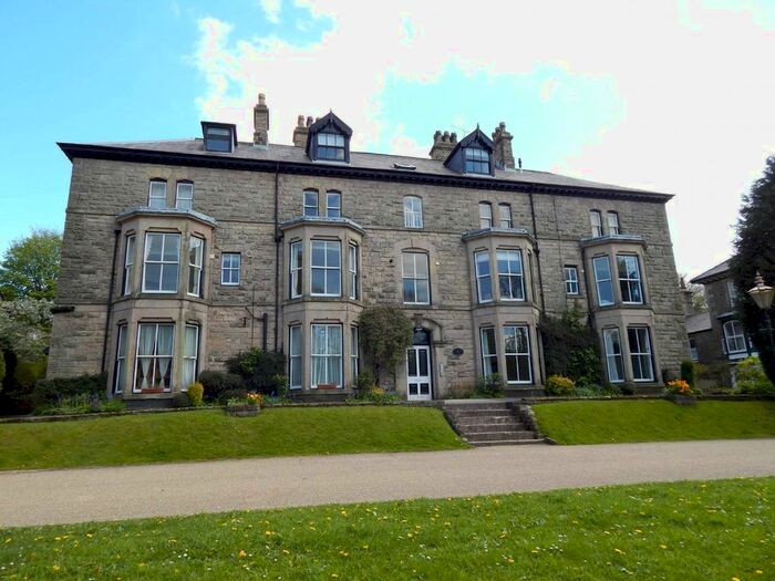 1 Bedroom Flat To Rent In Sandringham Court, Broad Walk, Buxton SK17