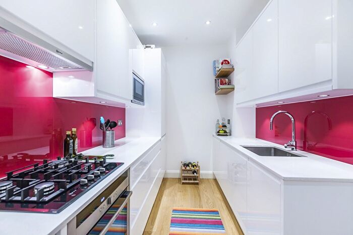 2 Bedroom Flat To Rent In Millennium Square, Shad Thames, SE1