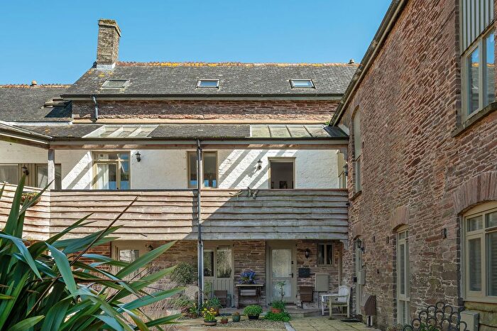 4 Bedroom Barn Conversion For Sale In Threshers, Coleridge Barns, Devon, TQ7