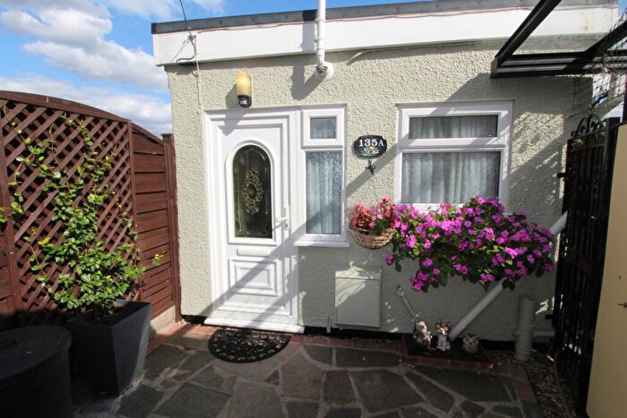 Studio To Rent In Lancaster Drive, Hornchurch, RM12