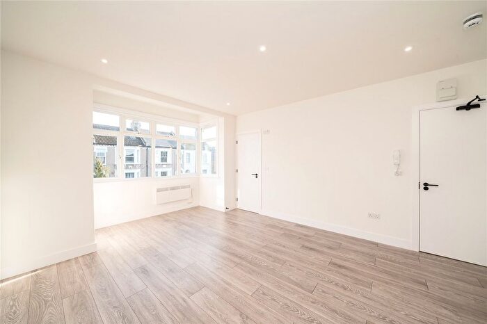 1 Bedroom Flat To Rent In Tooting Bec Road, London, SW17
