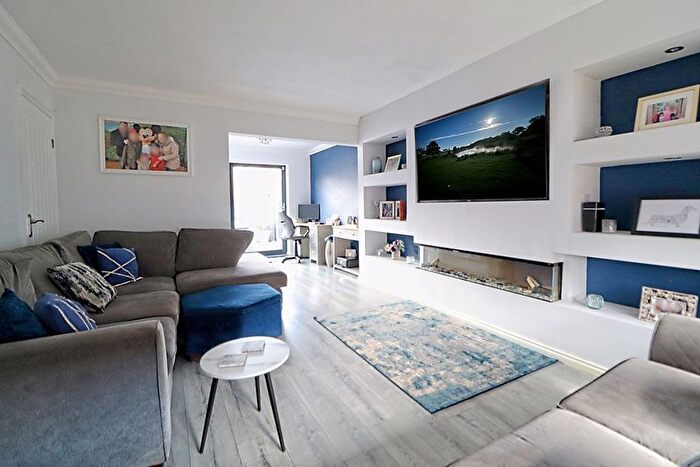 3 Bedroom Terraced House For Sale In Hilton Walk, Canvey Island, SS8