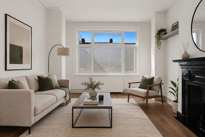 1 Bedroom Flat For Sale In Woodlands Park Road, London, N15
