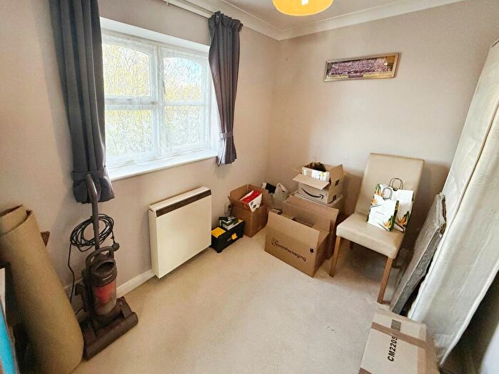 2 Bedroom Flat To Rent In Abbots Court, Basildon, SS15