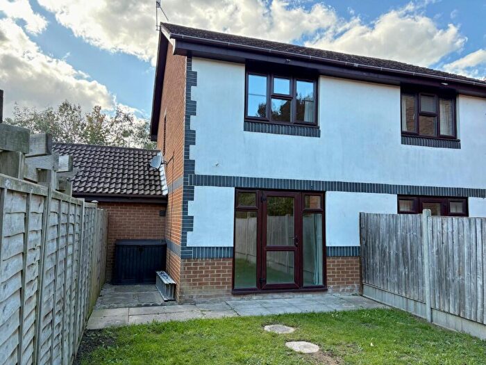 2 Bedroom End Of Terrace House To Rent In Keats Avenue, Redhill, Surrey, RH1