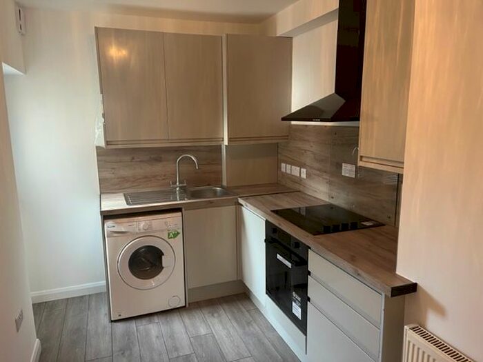 1 Bedroom Flat To Rent In Finsbury Road, Wood Green, N22