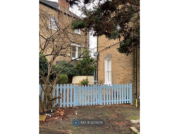 2 Bedroom Flat To Rent In Westcombe Hill, London, SE3