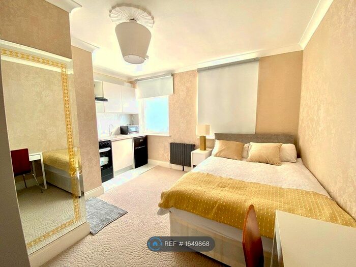 Studio To Rent In Western Avenue, London, W3