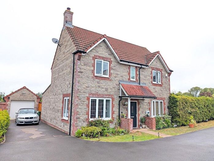 4 Bedroom Detached House For Sale In Badger Road, Thornbury, BS35