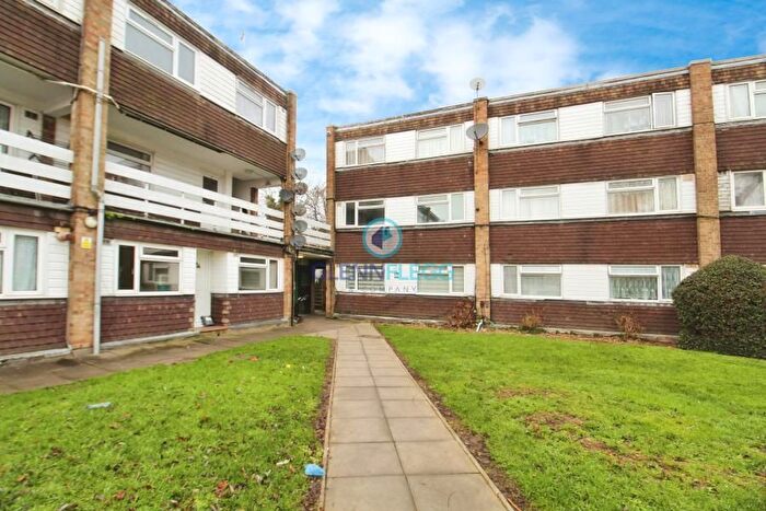 1 Bedroom Flat To Rent In Seymour Road, Slough, SL1