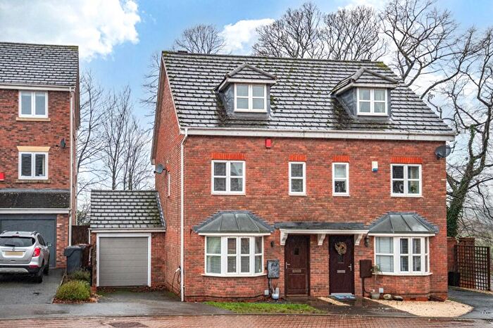 3 Bedroom Semi Detached House For Sale In Mallow Drive, Bromsgrove, Worcestershire, B61