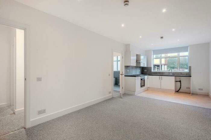 1 Bedroom Apartment To Rent In High Street, Chesham, HP5