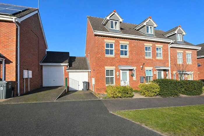 3 Bedroom Town House For Sale In Richmore Road, Hamilton, Leicester, LE5