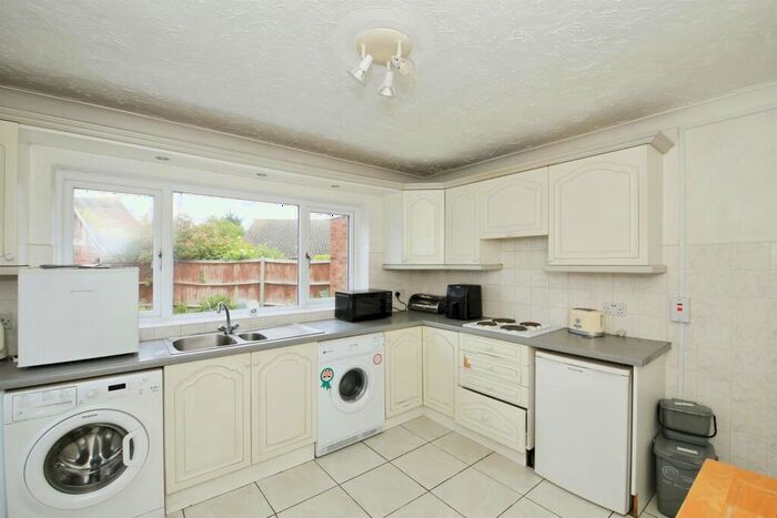 3 Bedroom Bungalow For Sale In Ellwood Avenue, Peterborough, PE2