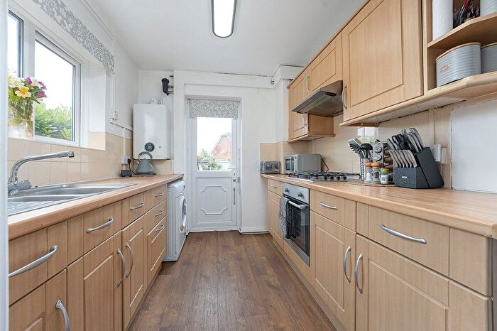 2 Bedroom Maisonette To Rent In Benhill Wood Road, Sutton, SM1