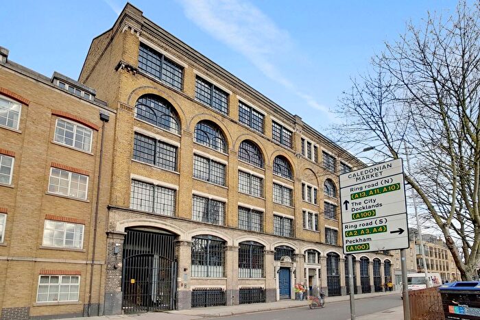 2 Bedroom Flat For Sale In Tanners Yard, Long Lane, SE1
