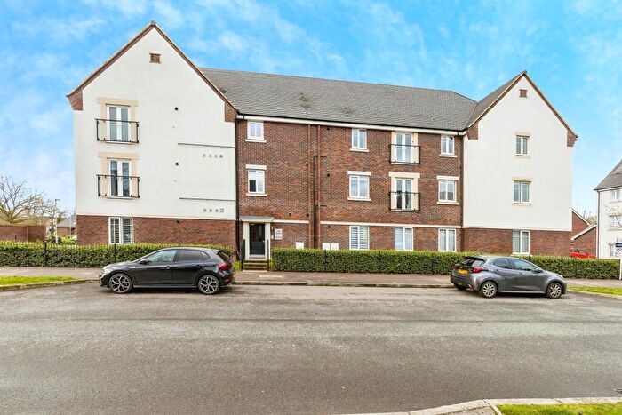 2 Bedroom Flat For Sale In Tulip Close, Crawley, RH10