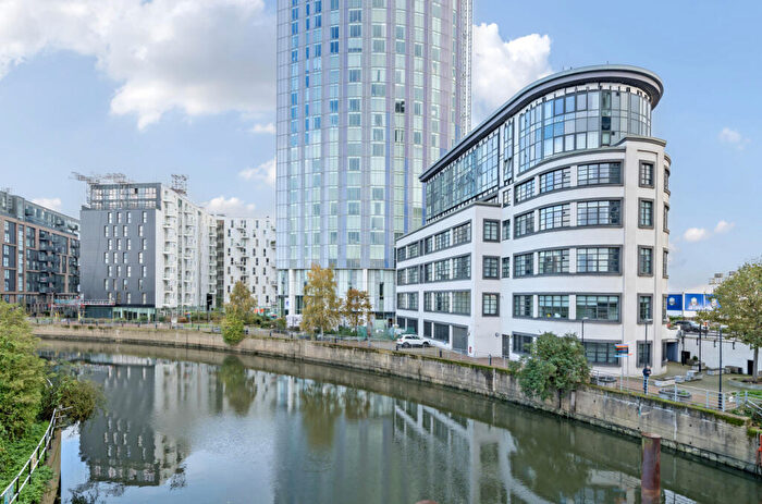 2 Bedroom Apartment To Rent In High Street, London, E15